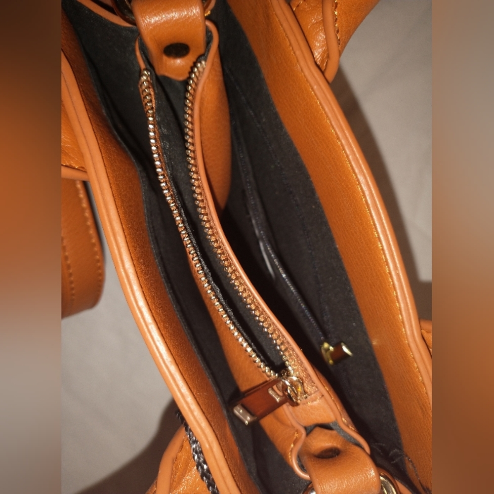 Imoshion Tan Small Crossbody/Hand purse - Picture 6 of 11
